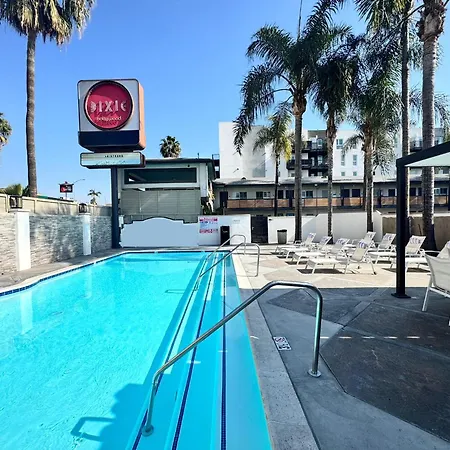 The Dixie Hollywood Hotel